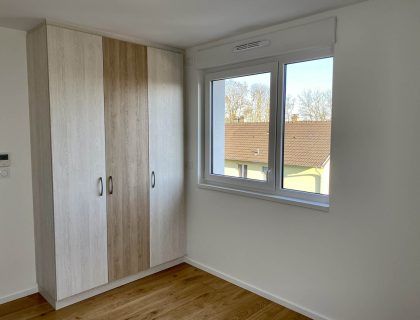 Armoire dans une chambre